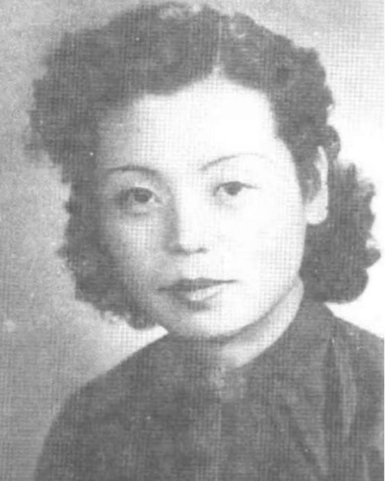 1970年，陈独秀58岁的女儿陈子美身绑5个空油桶，带着小儿子偷渡香港，9个小时