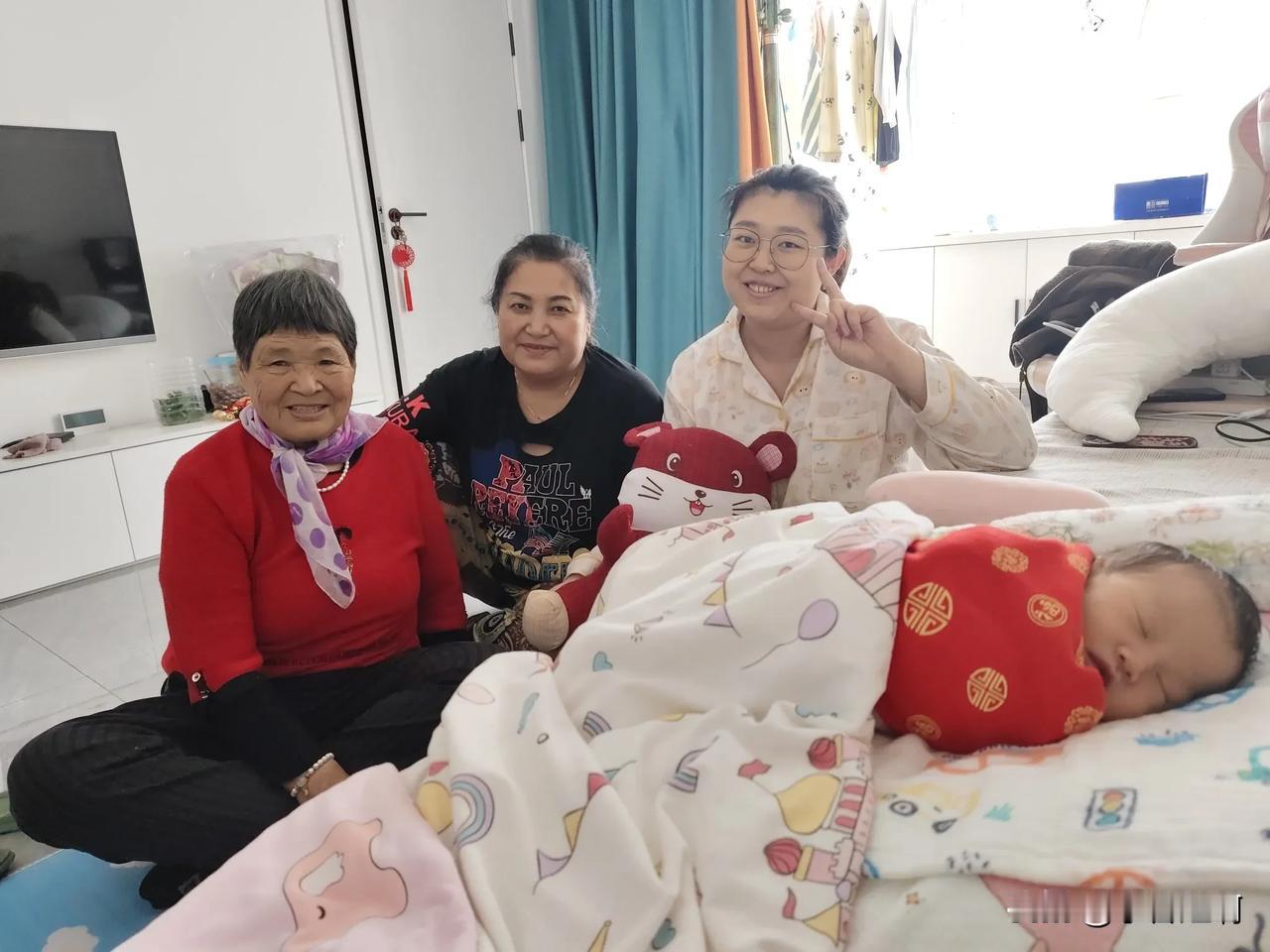 邀请大家快来跟我一起沾沾福气啦[福]

四代同堂，都是女的[偷笑]
左起我82岁