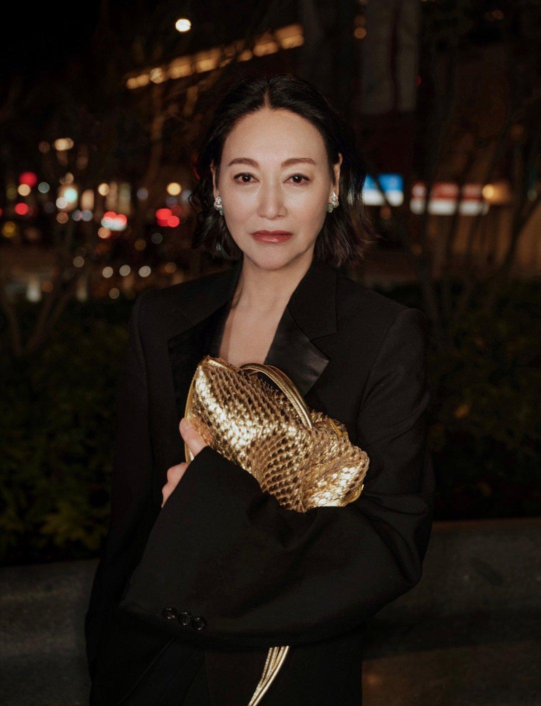 惠英红贾静雯俞飞鸿 一路繁花实力派姐姐们齐聚一路繁花，日常相处轻松有趣，还能顺便