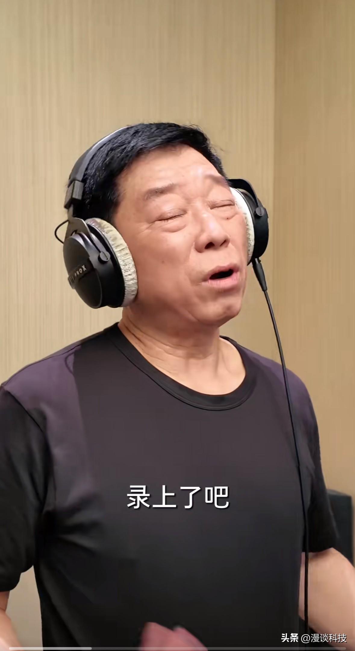 魏建军和刚加上长城汽车的新员工一起录歌，摇滚范十足，自嘲“我这岁数的人，去KTV