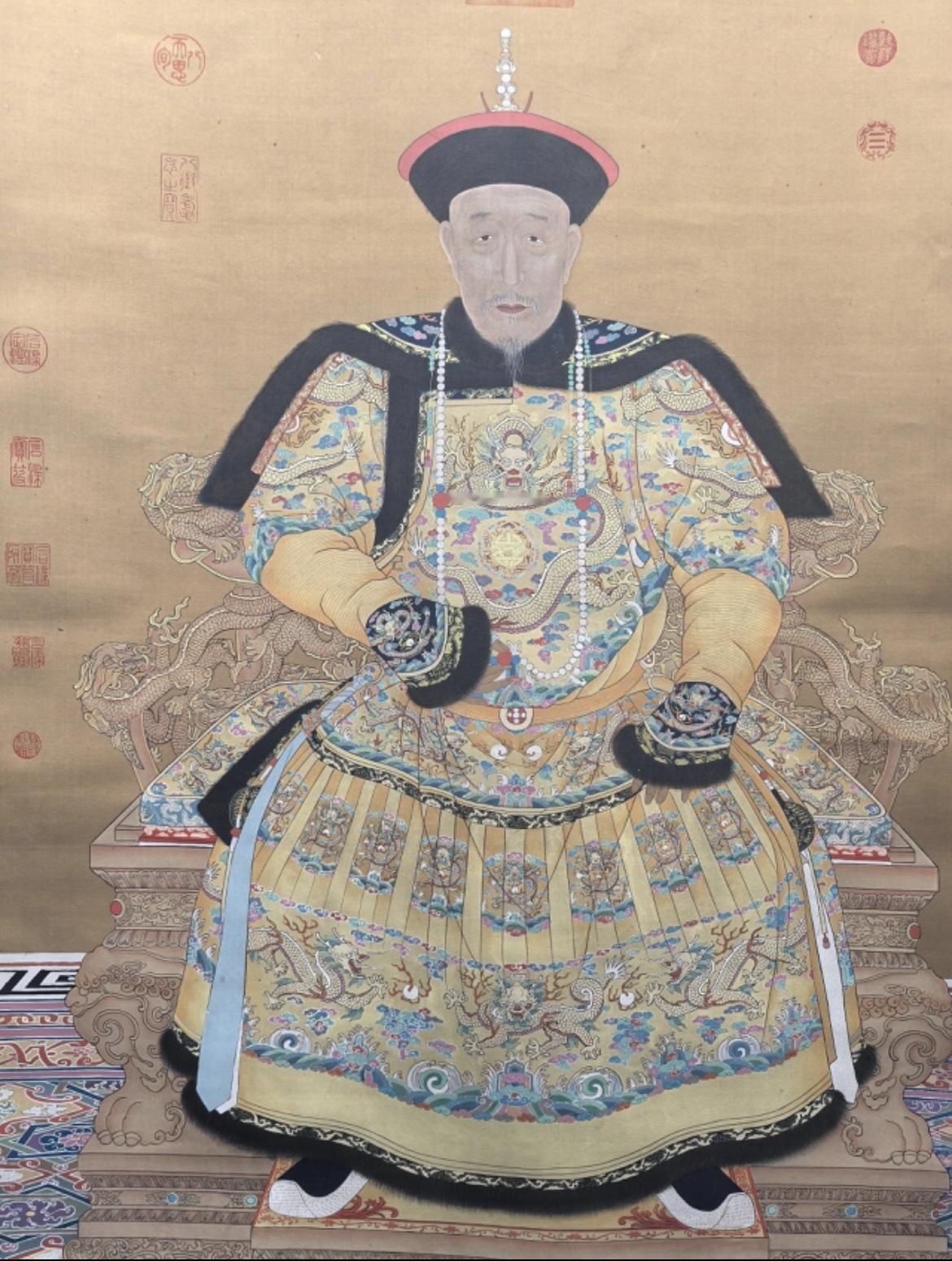 乾隆帝老年画像，目光呆滞，面色木然，画的挺写实的，画师挺胆大的，估计乾隆帝也是不