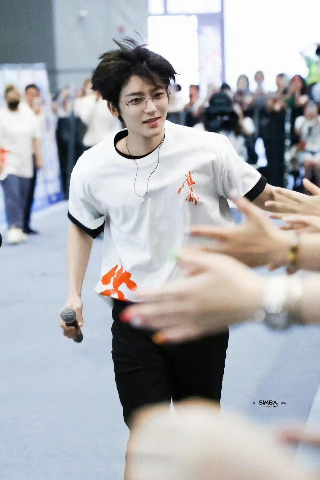 侯明昊侯明昊怎么这么会饭撒 谁能拒绝侯明昊的饭撒！温柔体贴细节拉满，帅气中带着甜