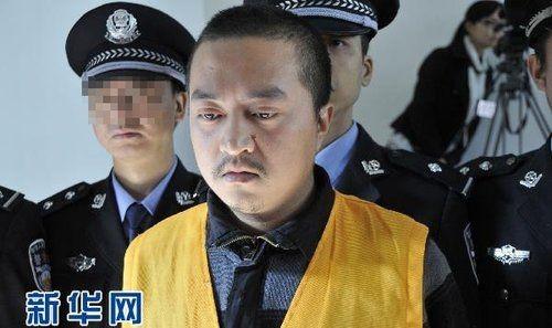 2003年武汉顺道街枪案，很多人只记得民警受伤、嫌犯逃跑。其实它牵出一条跨省犯罪