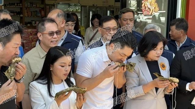蒋万安：这个吃货市长好可爱！
高度自律的小蒋从不为满足一己口舌之欲，要么为孩子免
