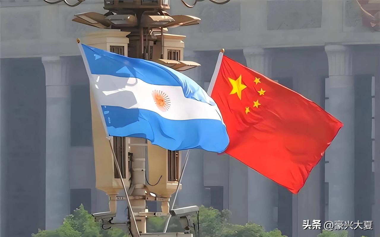 重磅敲定！中国和阿根廷再度牵手续约千亿合作。8月6日，中国与阿根廷再次谈成关键重