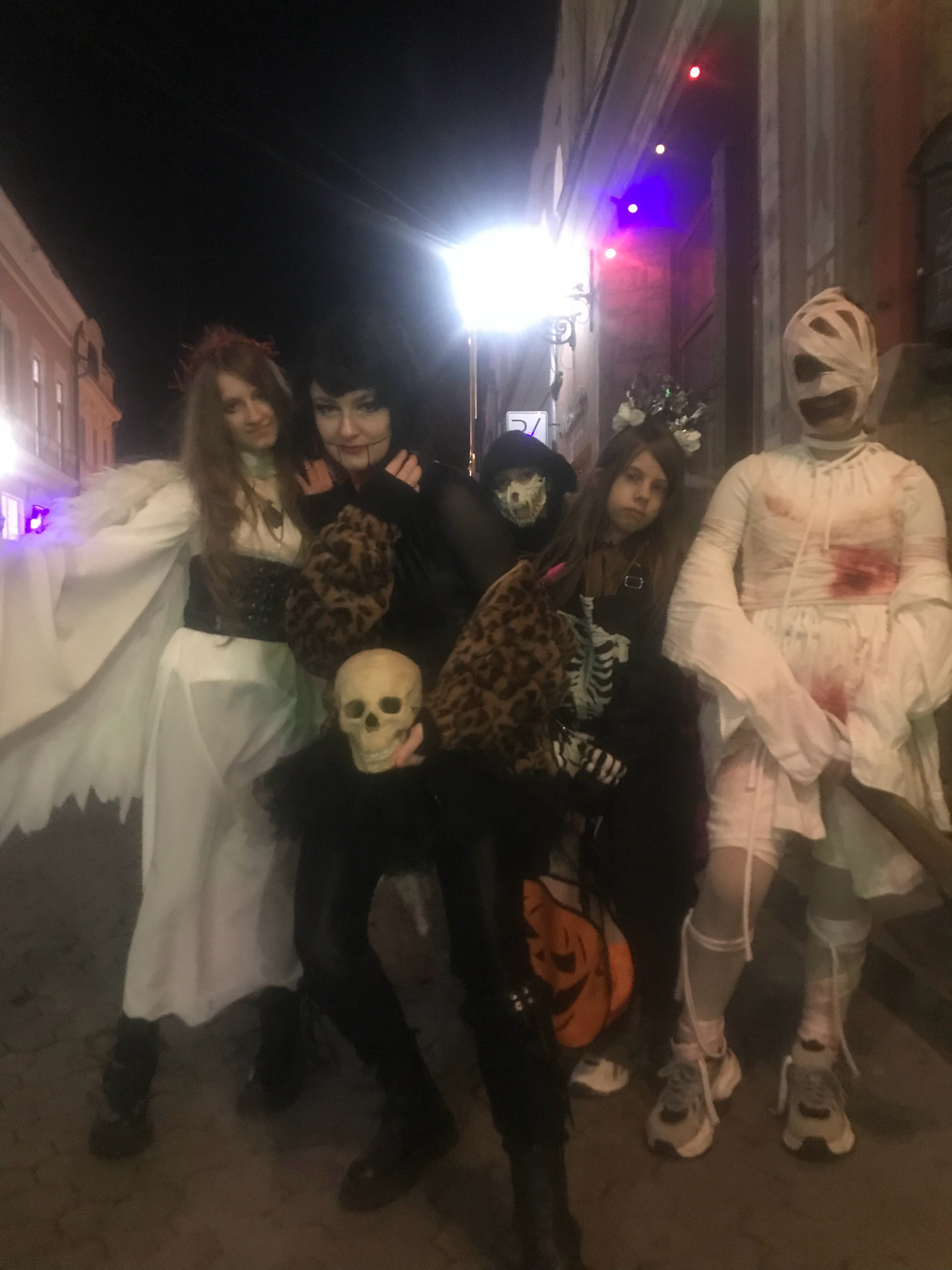 乌克兰西部乌日哥罗德的青少年 ​​​