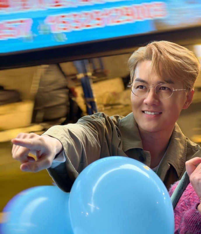 人民日报评吴克群从唱着为你写诗的情歌王子，到踏实接地气做公益的艺人，吴克群用行动