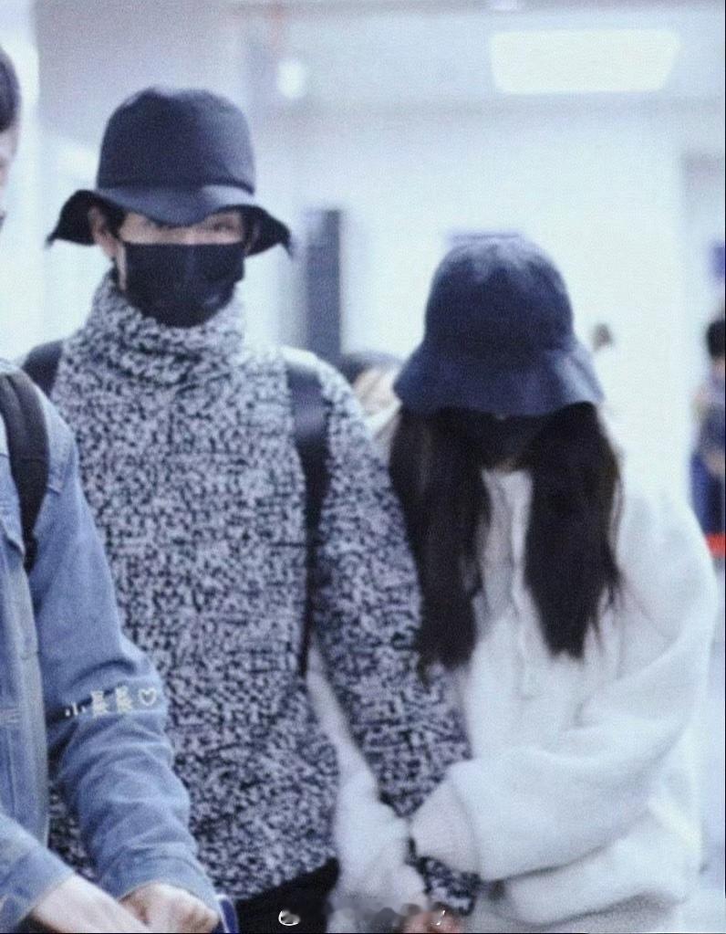 井柏然真的翻红了一点，跟倪妮的过往全平台被发[泪奔]倪妮井柏然旧恋考古 ​​​