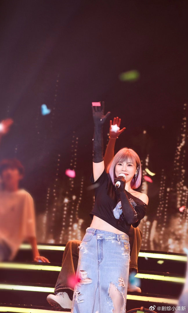 众多音乐博主为李佳薇发声博主们耗费精力整理曲谱、拆解旋律结构，输出专业观点。碎片