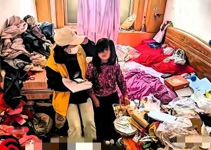 5岁女孩被男友打成骨折，亲妈的“不知情”才是最狠的伤害！
 
北京宝妈许某轻信“