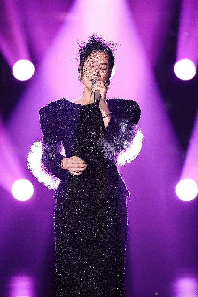 那英 上歌手有今天没明天声生不息 笑疯！那英面对歌手首发官宣，直言节目 “有今儿