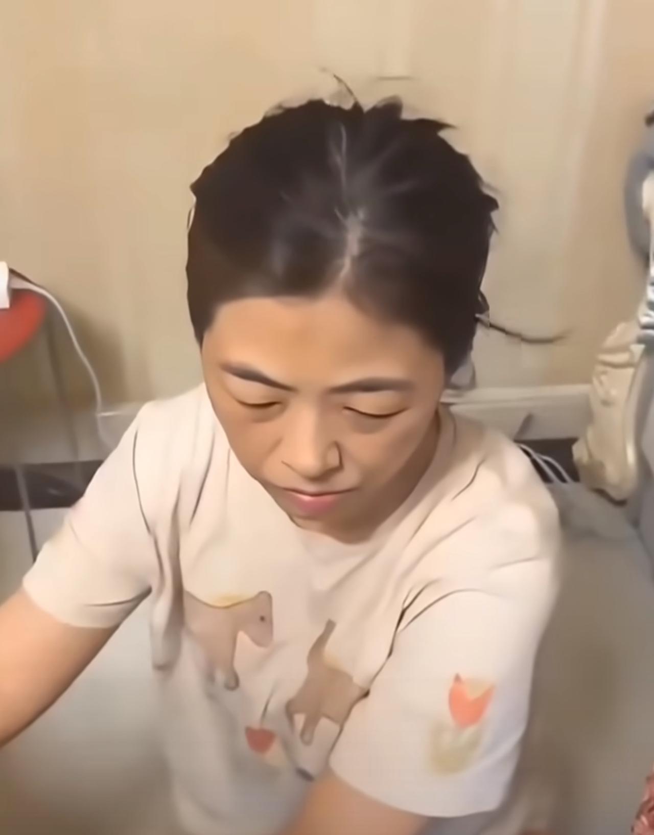 金毛的妈妈现在最后悔的，

不是要失去两年多的自由时光，

也不是为儿子犯下的错