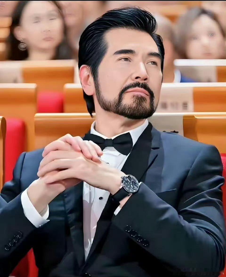成熟男人的魅力这一刻具象化了 谁能信费翔已六十多！“勇敢dadday”迷倒妈妈辈