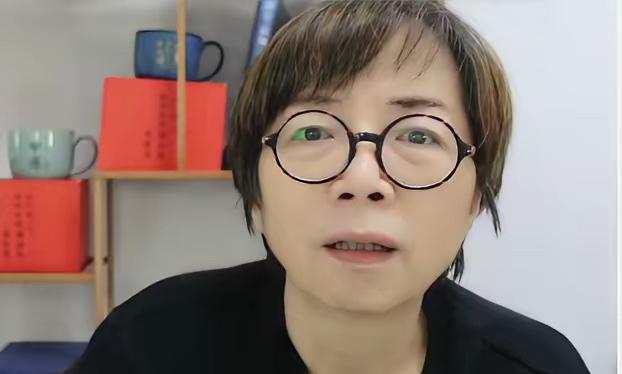 黄智贤引用镜周刊报道 再批蒋万安

这回黄智贤又出手了。她在节目里接着昨天的话头