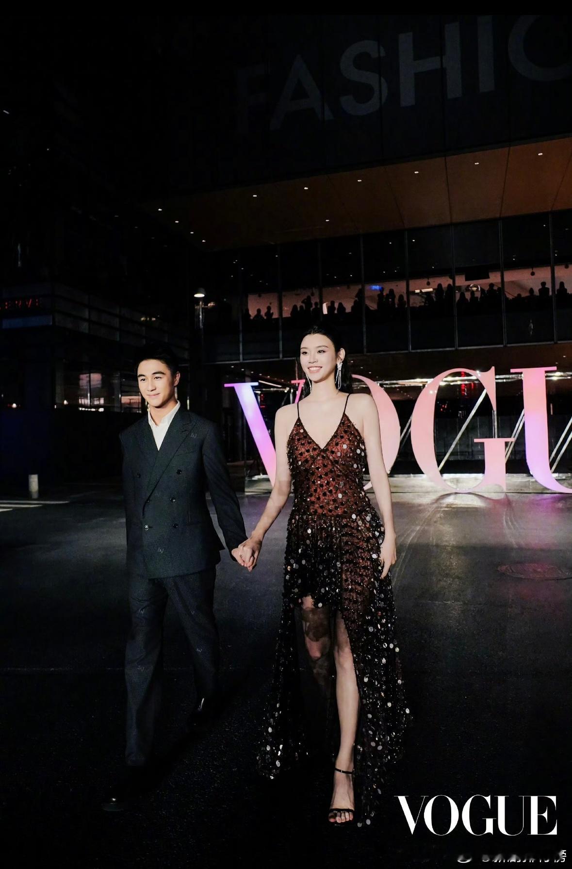 奚梦瑶何猷君婚礼伴手礼奚梦瑶何猷君6月1日举行婚礼 从求婚时的马里奥主题，到如今