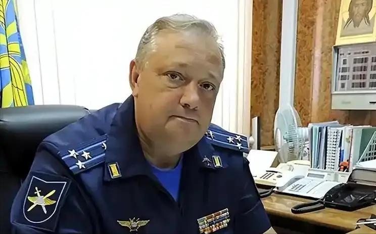 俄军少将坐镇重型轰炸部队，对乌克兰发动远程打击；谁料人在俄罗斯大后方刚走到家门附