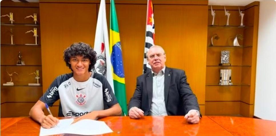 阿森纳密切关注科林蒂安16岁后卫马查多 科林蒂安已做出反应根据巴媒的报道，伊亚戈