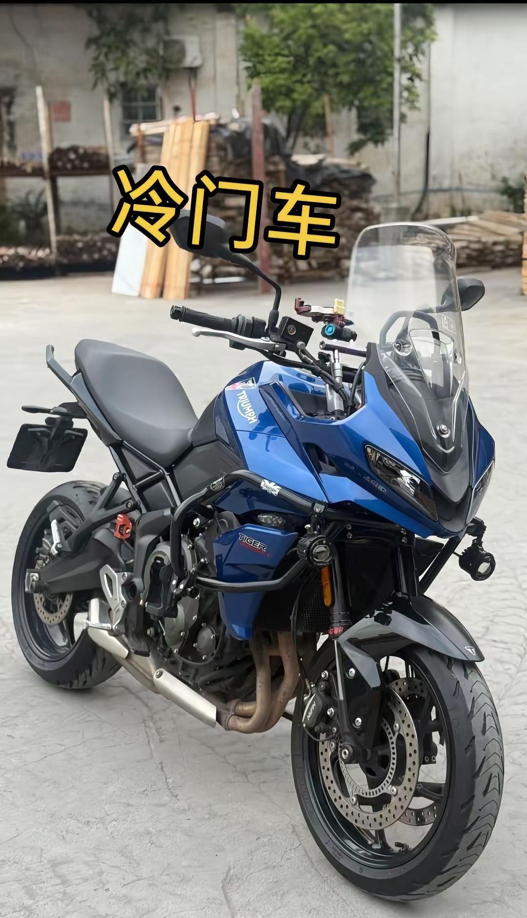 外观还可以呀，仿赛外观，街车设定的风格！仿赛摩托车 玩车态度 凯旋660三叉戟 