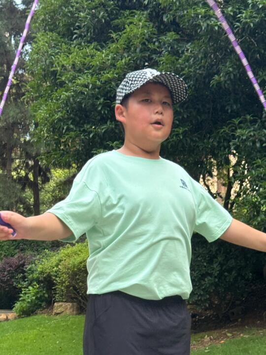 这绳是非跳不可吗？我看到了儿子80岁的样子