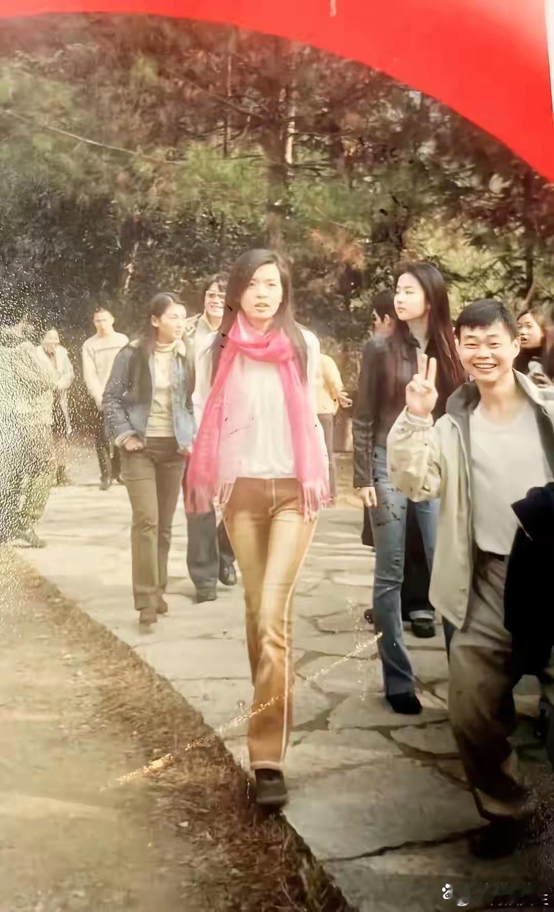 2002 年，路人镜头中的刘亦菲，真的是美极了！ ​​​