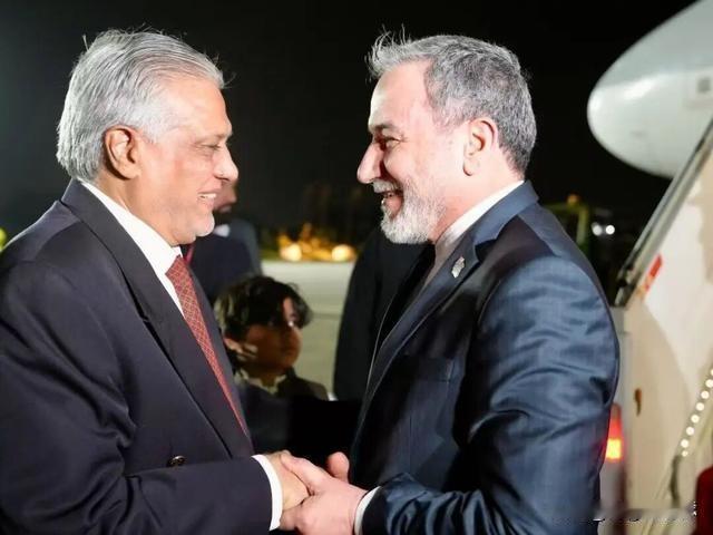 算盘落空！伊朗外长突访巴铁，美国火速组团奔赴斡旋，惨遭硬核打脸
 
中东对峙僵局