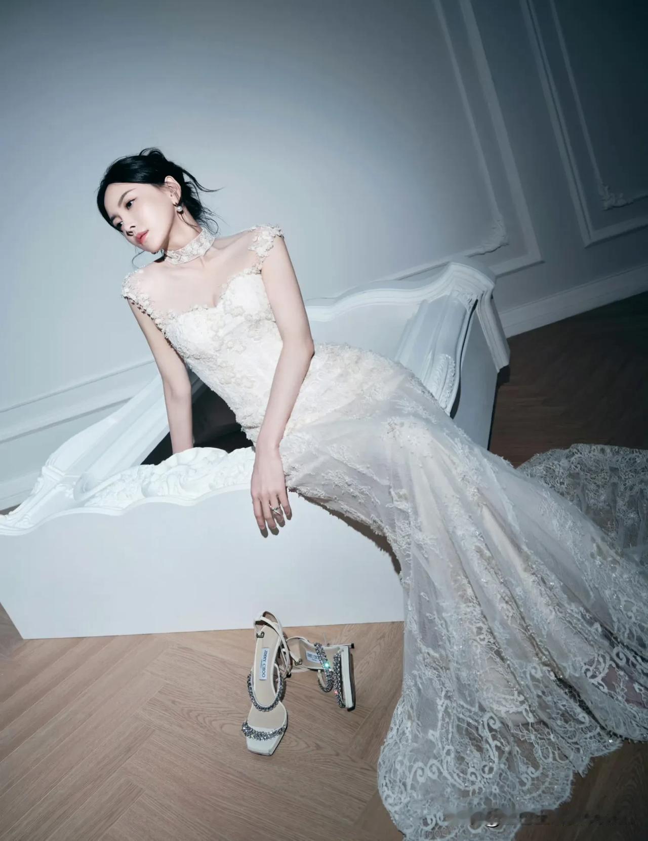 于文文光脚不穿鞋吗？