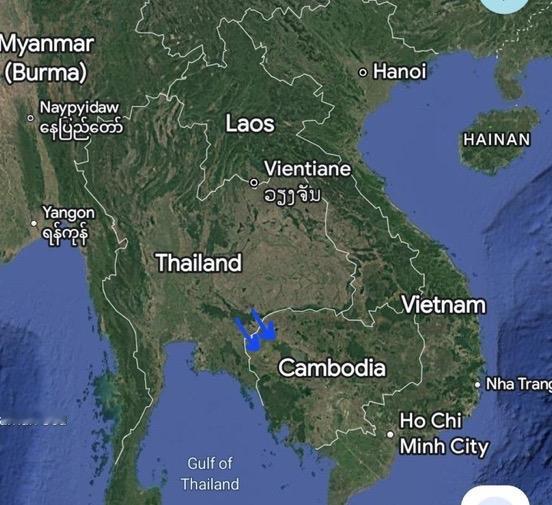 🇹🇭🇰🇭经过猛烈的空中和炮击后，泰国武装部队从沙缴府向柬埔寨帕普雷占府发