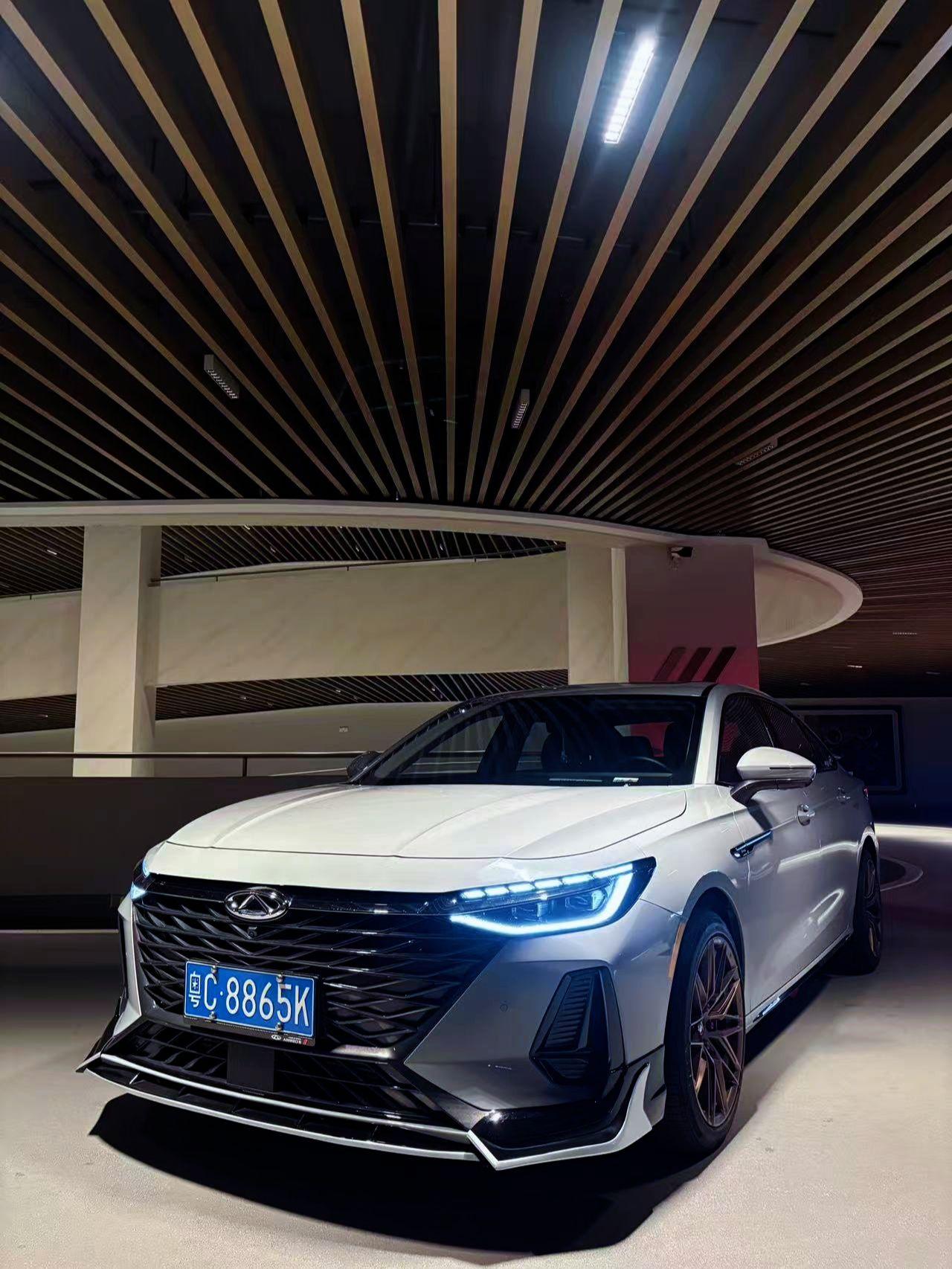 那些夜晚偷偷抹掉的眼泪 都会变成前进的脚步