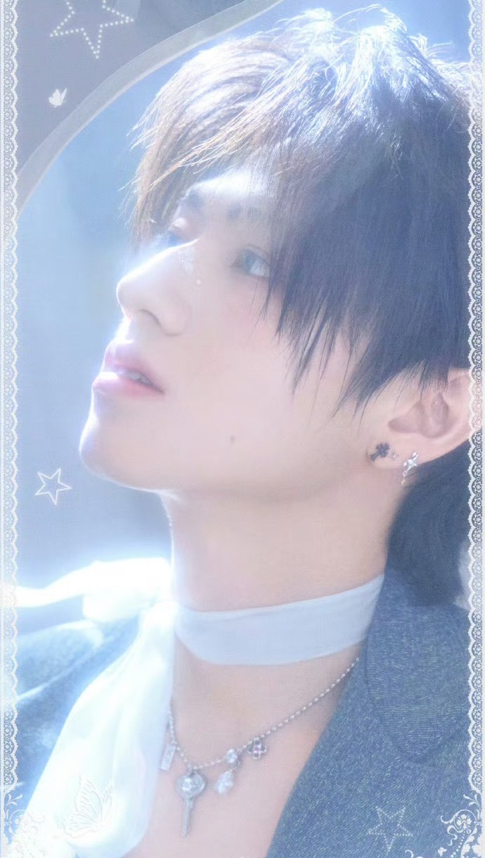 朱志鑫的反差感登陆少年线上线下反差感登陆少年线上线下两幅面孔