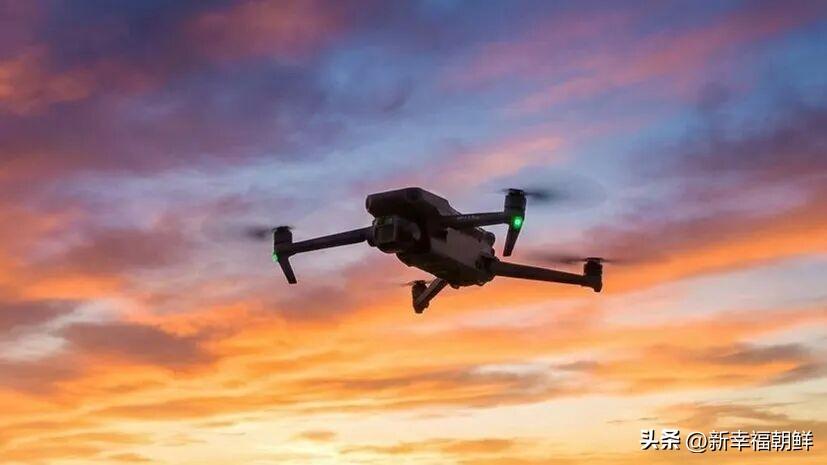 迈赫尔通讯社：一架无人机在迪拜撞上一座驻有美军的摩天大楼
一架无人驾驶飞行器在迪