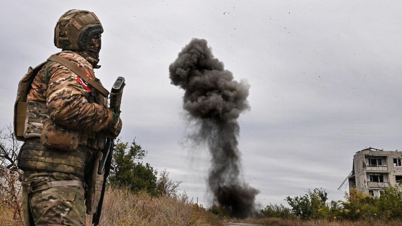 自家的孩子自家管！
天下之大，无奇不有。侯赛因家里的孩子被尼古拉家忽悠到柯查金家