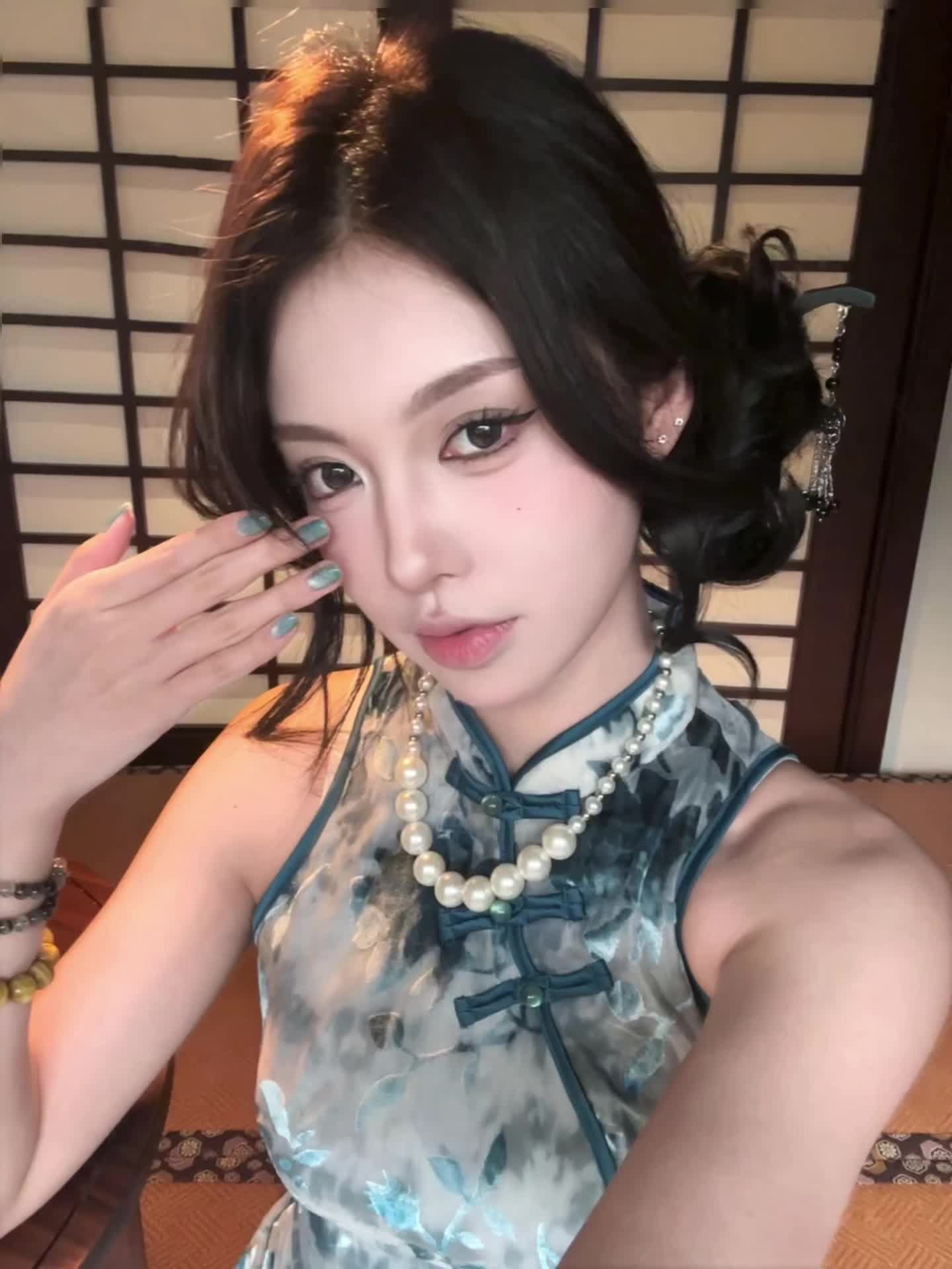 你欣赏一百种类型的女孩 却唯独对自己苛刻