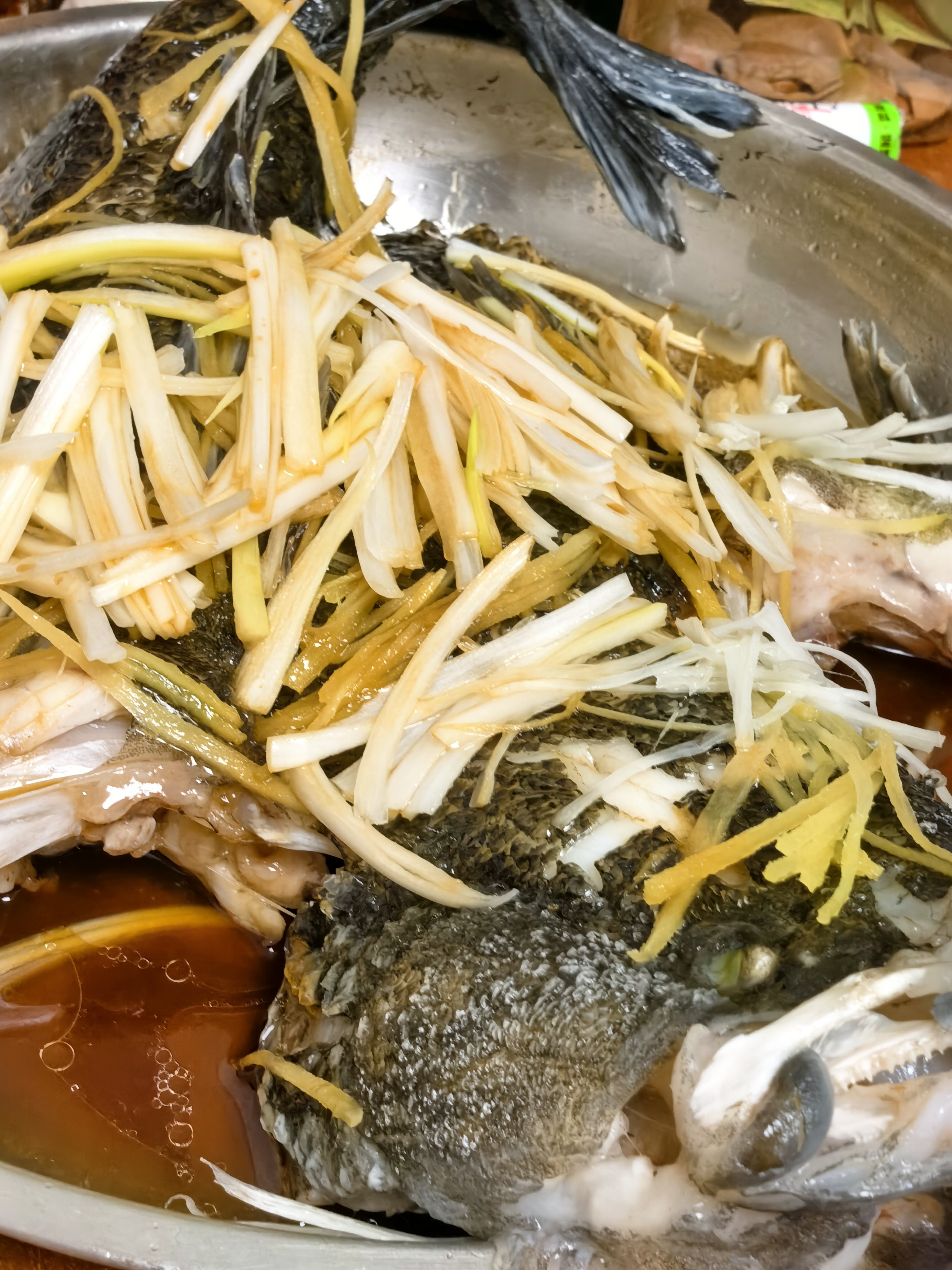 友情提示：今晚出去玩的朋友，喝完酒尽量不要装逼，各大饭店，酒吧，KTV都战友聚会