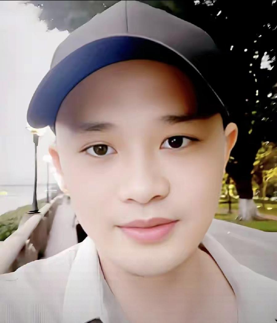 “皮裤套棉裤，必定有缘故！”
老有人说庆奶是一个传奇奶奶，
是一代名人，20岁出