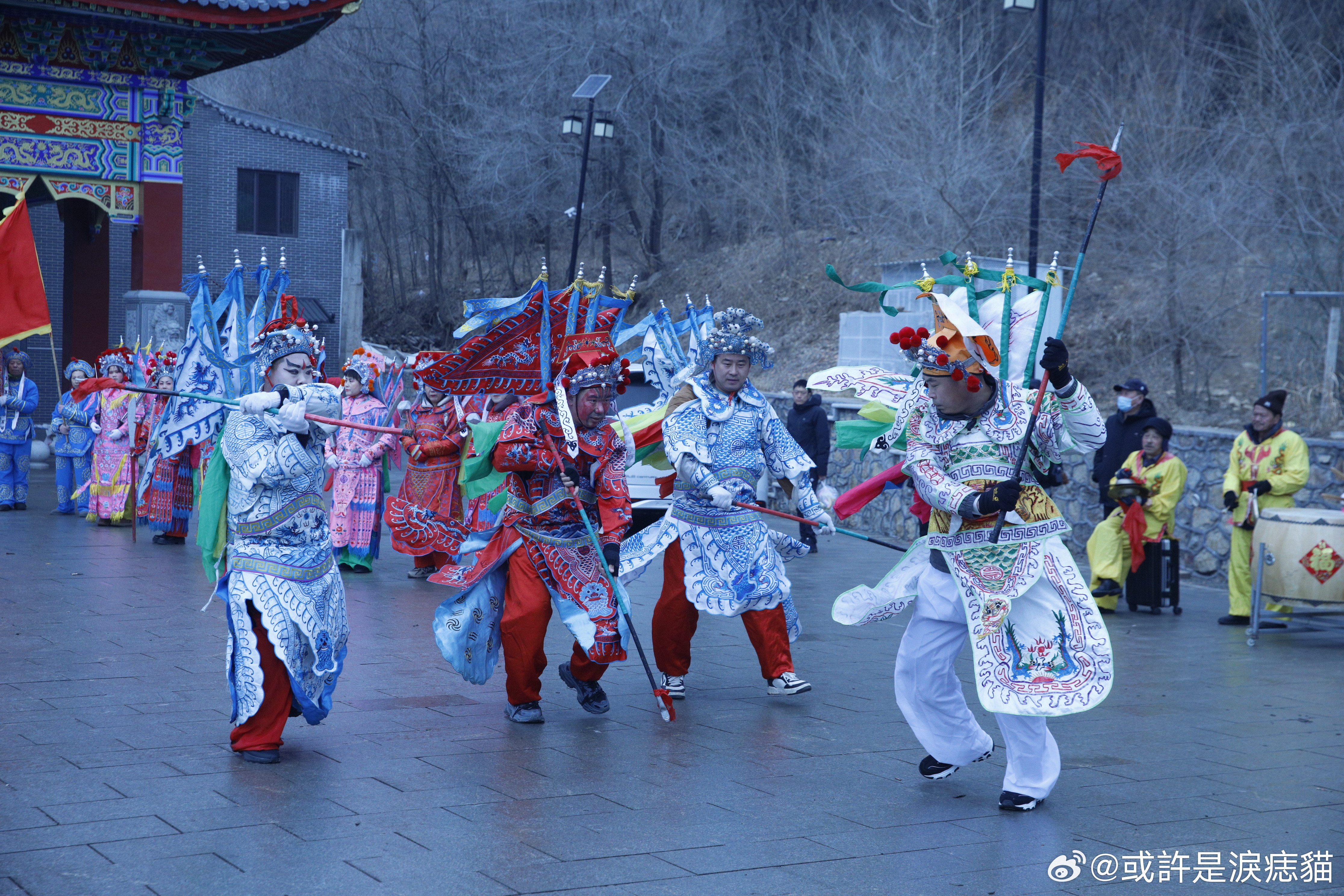 植树节遇上东北初春，虽然依旧春寒料峭，但辽宁铁刹山早已是一片热闹景象！来这里感受