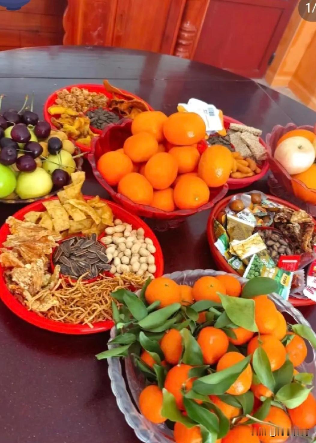 黄金三行：
儿媳用三个月工资换了个包，婆婆在家族群发了段《戒奢训》。
那个从菜市