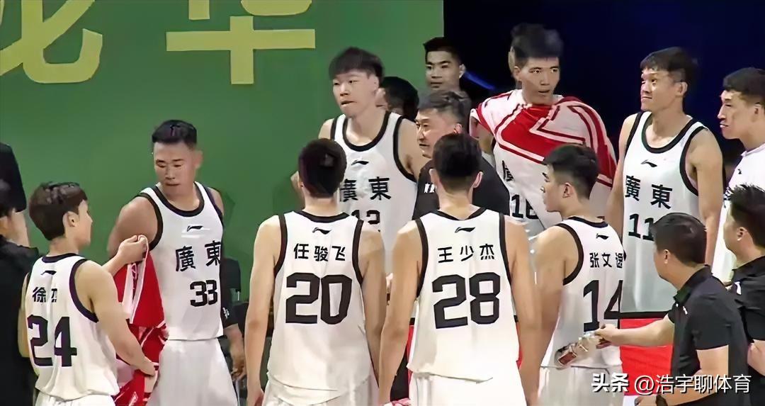广东队2分惜败墨尔本老虎队，徐杰，贺希宁神勇发挥难救主，张昊低级失误错失绝杀，杜