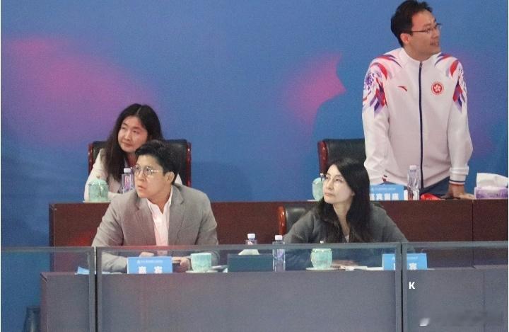 最好的陪伴，是你在笑，我在看，眼神里藏着同样的光。最暖的细节，不是说了什么，而是