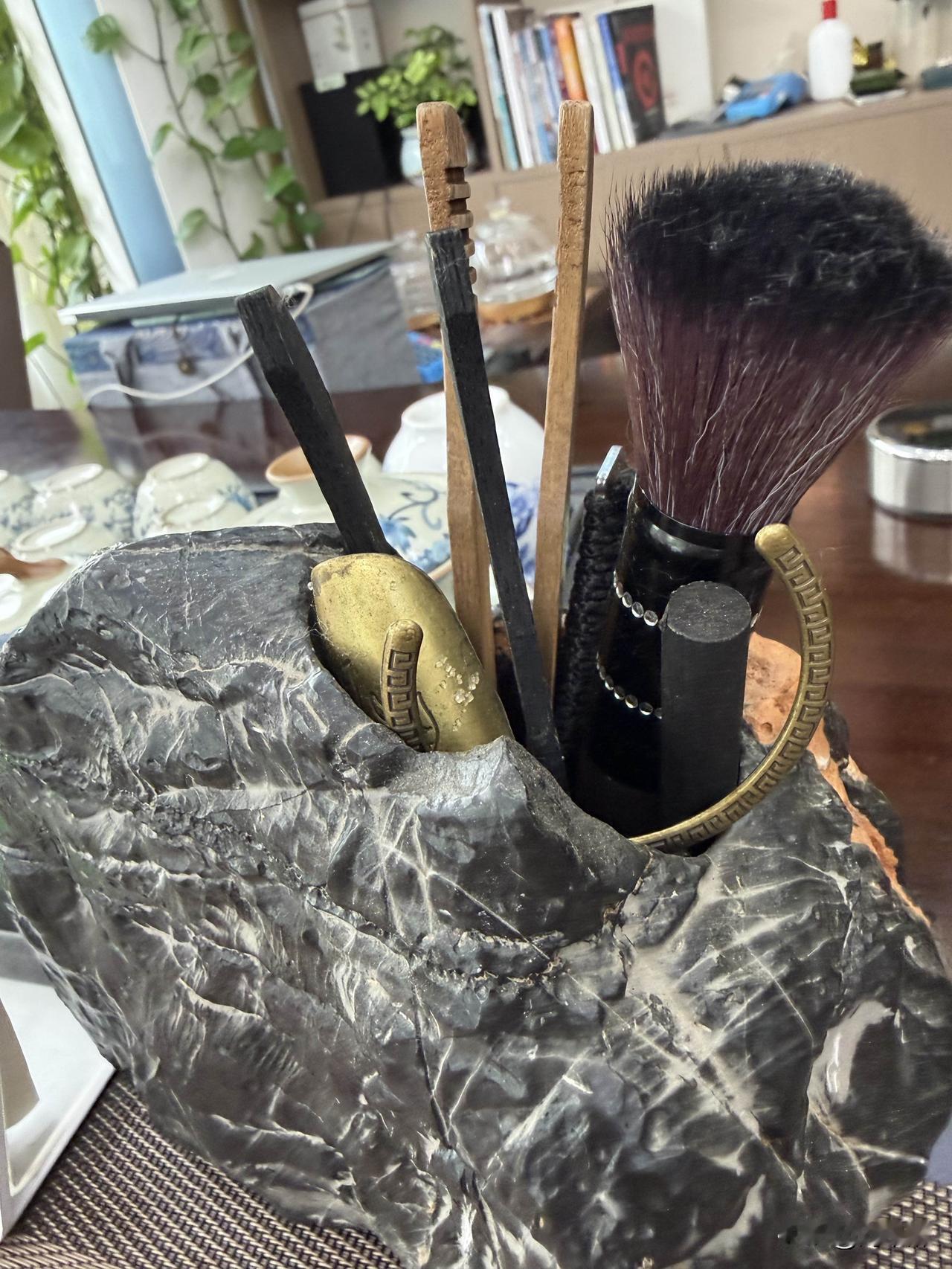 发现没有，
小时候最不听家长话的孩子，长大后反而最孝顺父母。
读书时最不听老师话