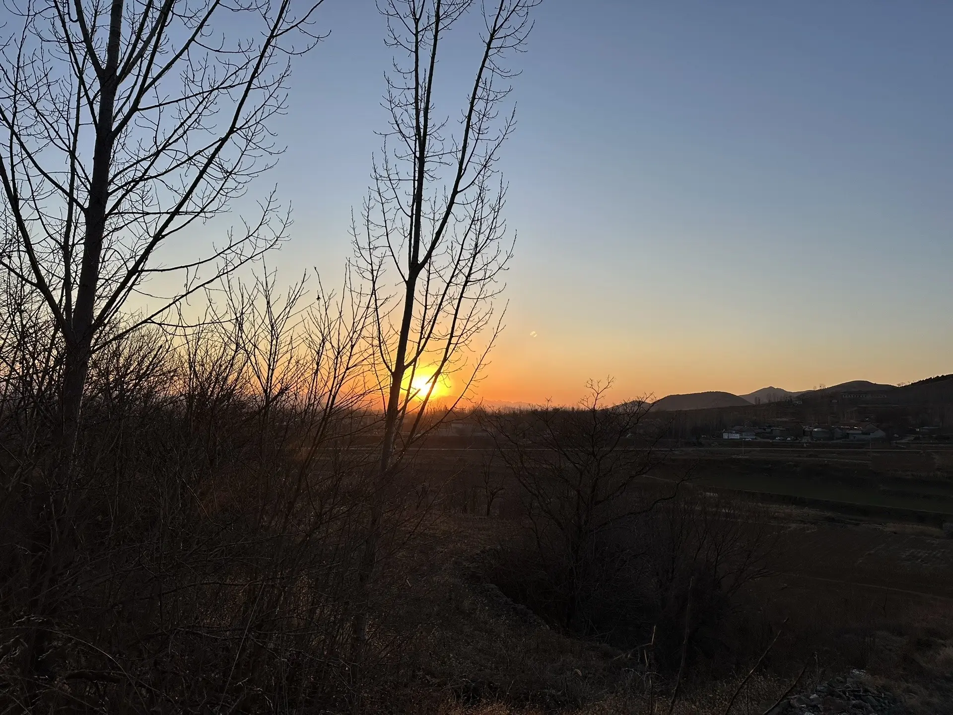 家乡山顶的天空。