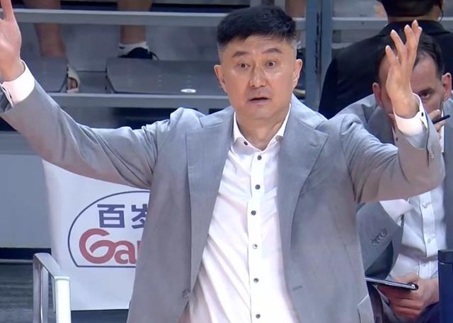 广东宏远倒底要排名第几、才能在半决赛前避开全杀广东宏远的上海、北汽呀？
昨晚的比