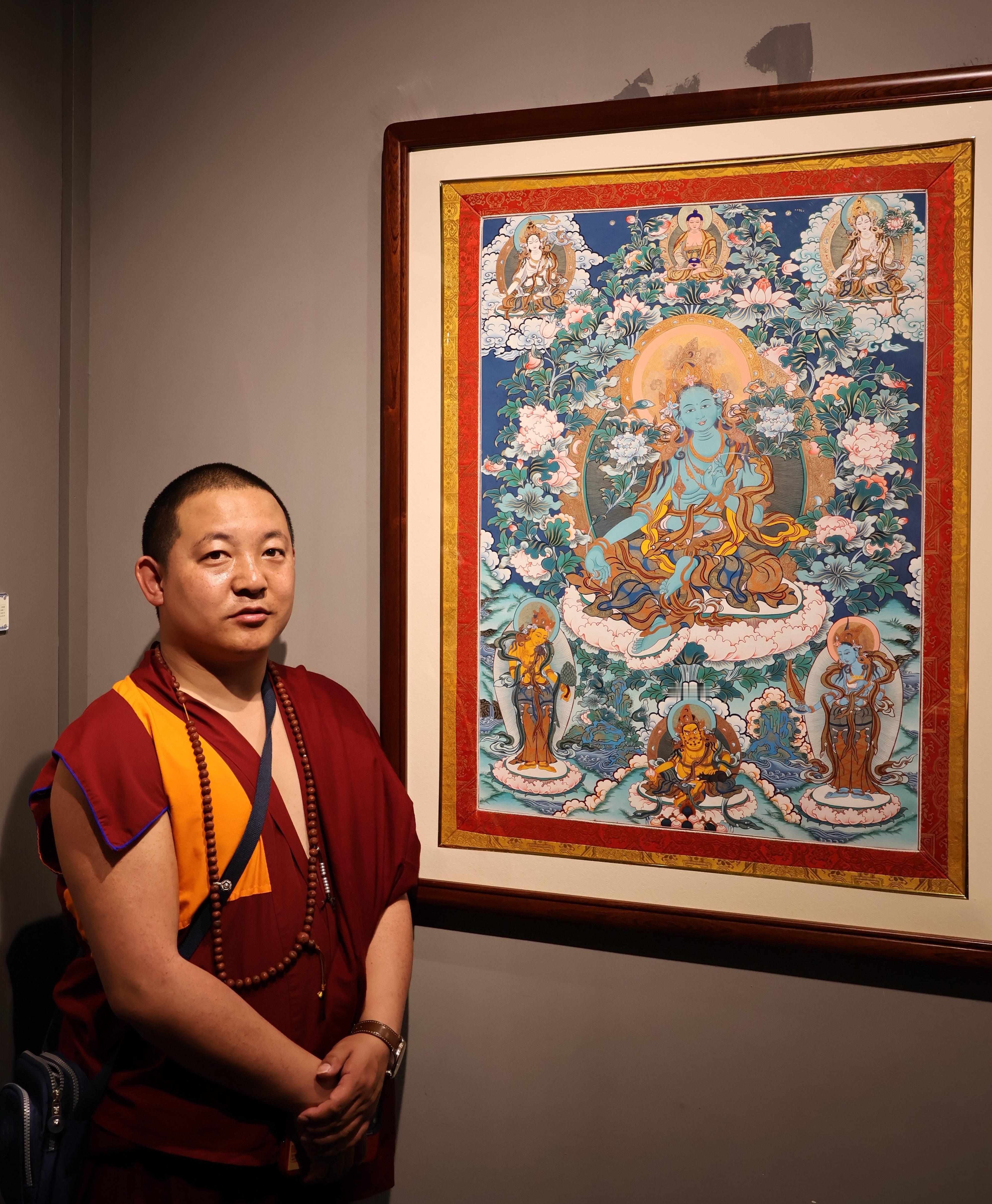 每次行善，我以为我是在帮助别人，直到后来，我发现是别人在帮助我，别人外在的苦难，