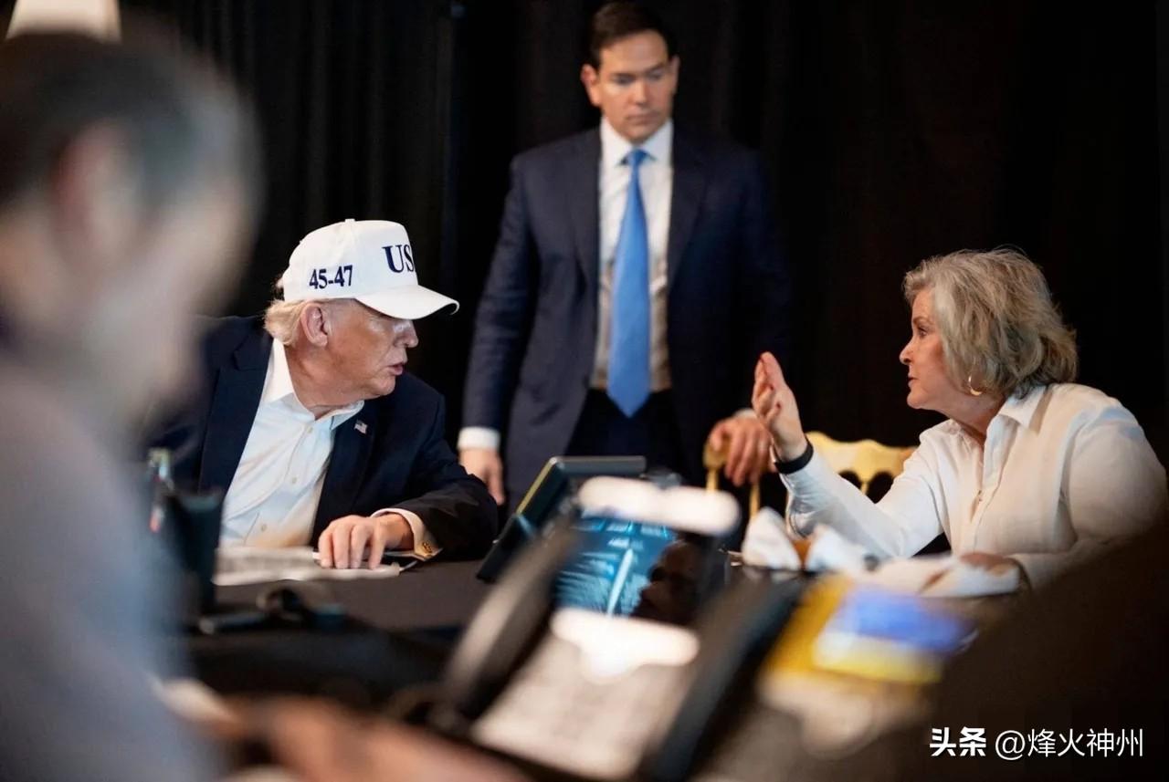 特朗普今天发表讲话说：“我再次敦促伊朗伊斯兰革命卫队，伊朗国防军和警察放下武器，