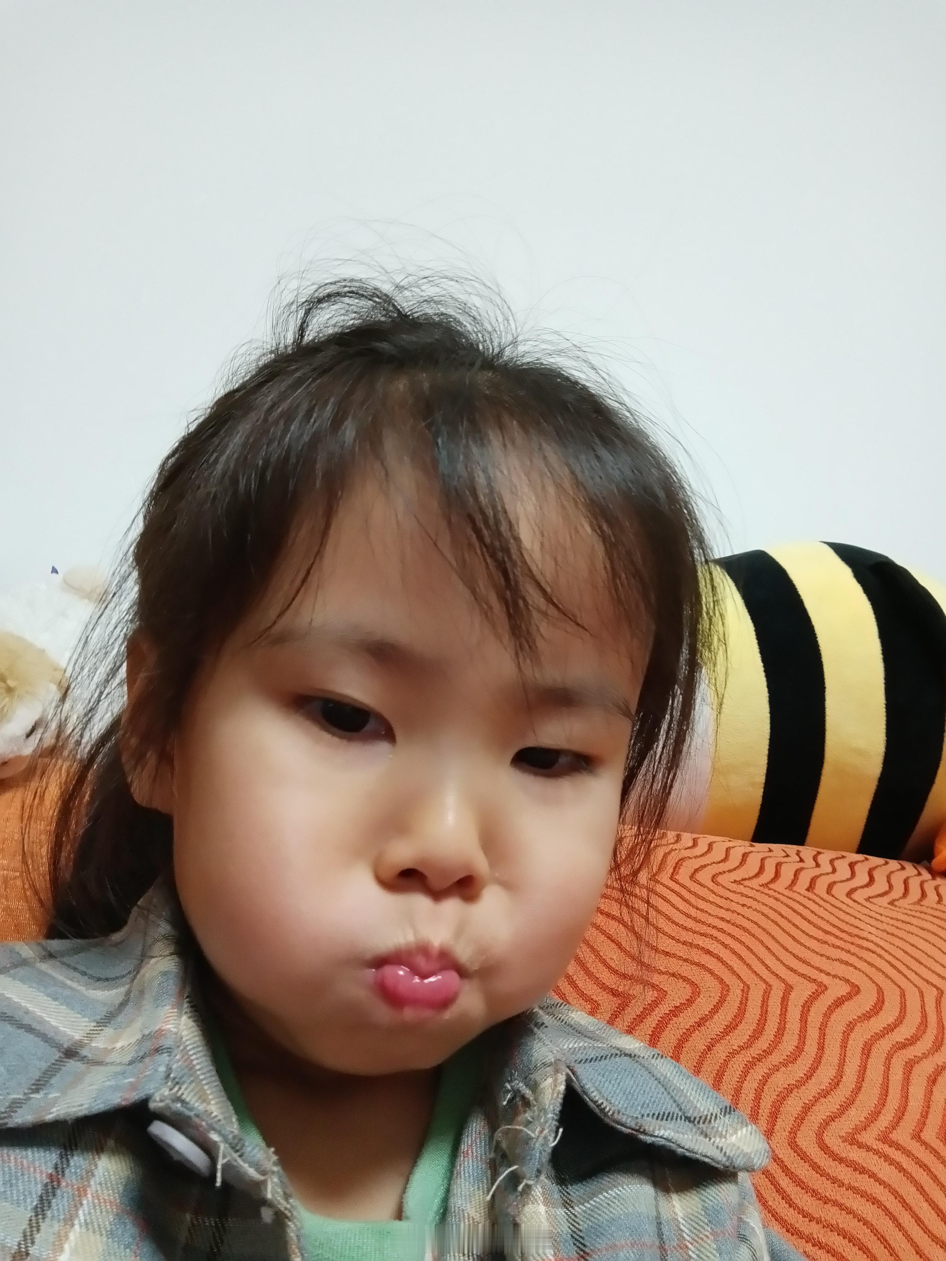 小黑的日常随拍 小屁孩拍了一天，挑出这几张凑合能看的，如何？补丁：4岁从小手机自