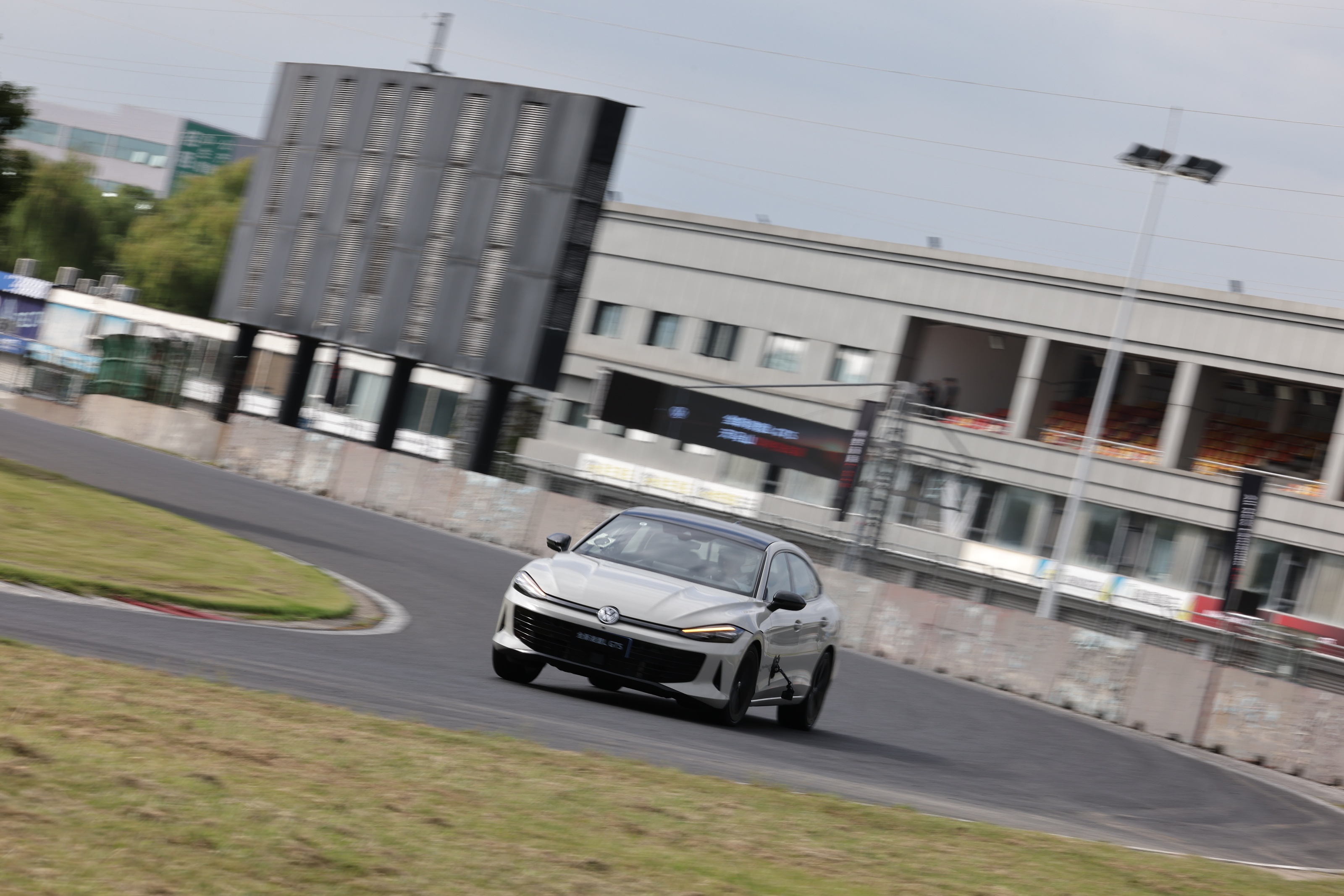 天马山车神挑战赛 什么才是真正属于年轻人的GT座驾？既拥有GT优雅外观，也要有钢