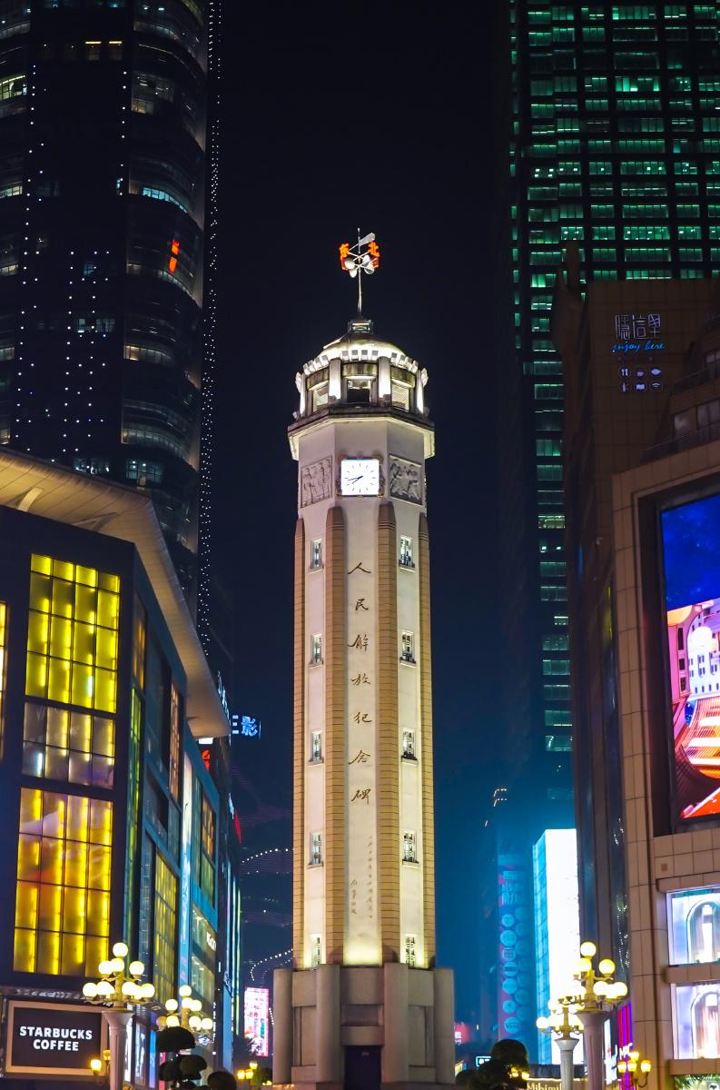 我去重庆读大学，名义上是去读书，实际上是去“扫街”。

八十年代填志愿，我一咬牙