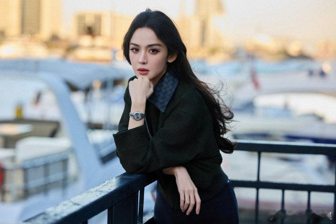 原来单眼皮也能这么有气场！娜扎的高耸眼眶骨太能打，搭配深邃眼窝，让眼部立体度拉满