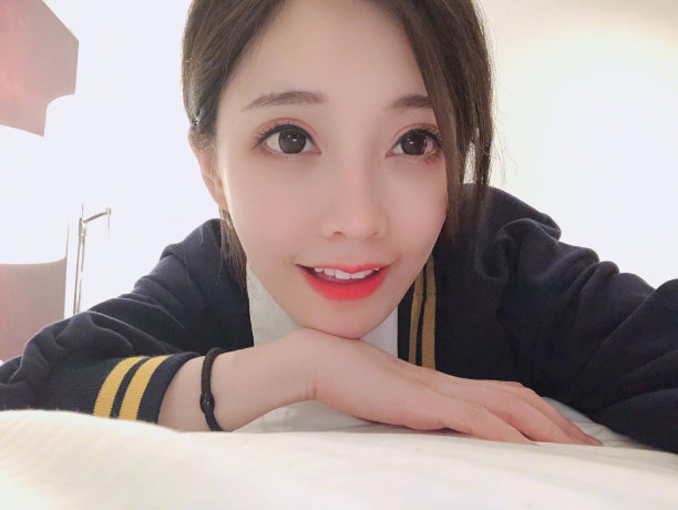 冯提莫癌症复发她真的是某音网红鼻祖了…… 不过甲状腺癌是癌症里最轻的，治愈率极高