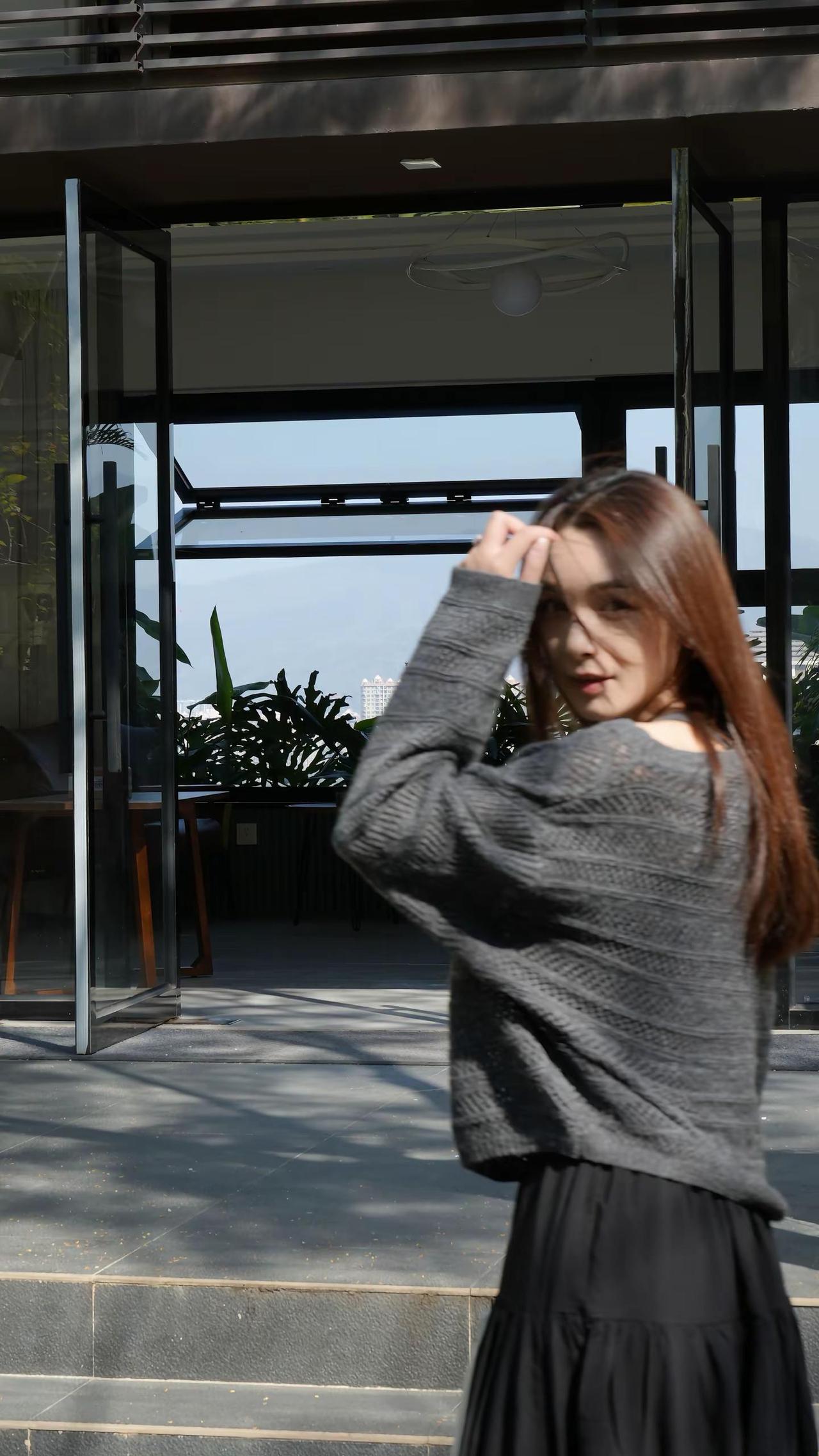 周三上新什么呢？打底衫？T恤？半身裙？衬衫？短裙？卫衣？太多可以上新的新品了，反