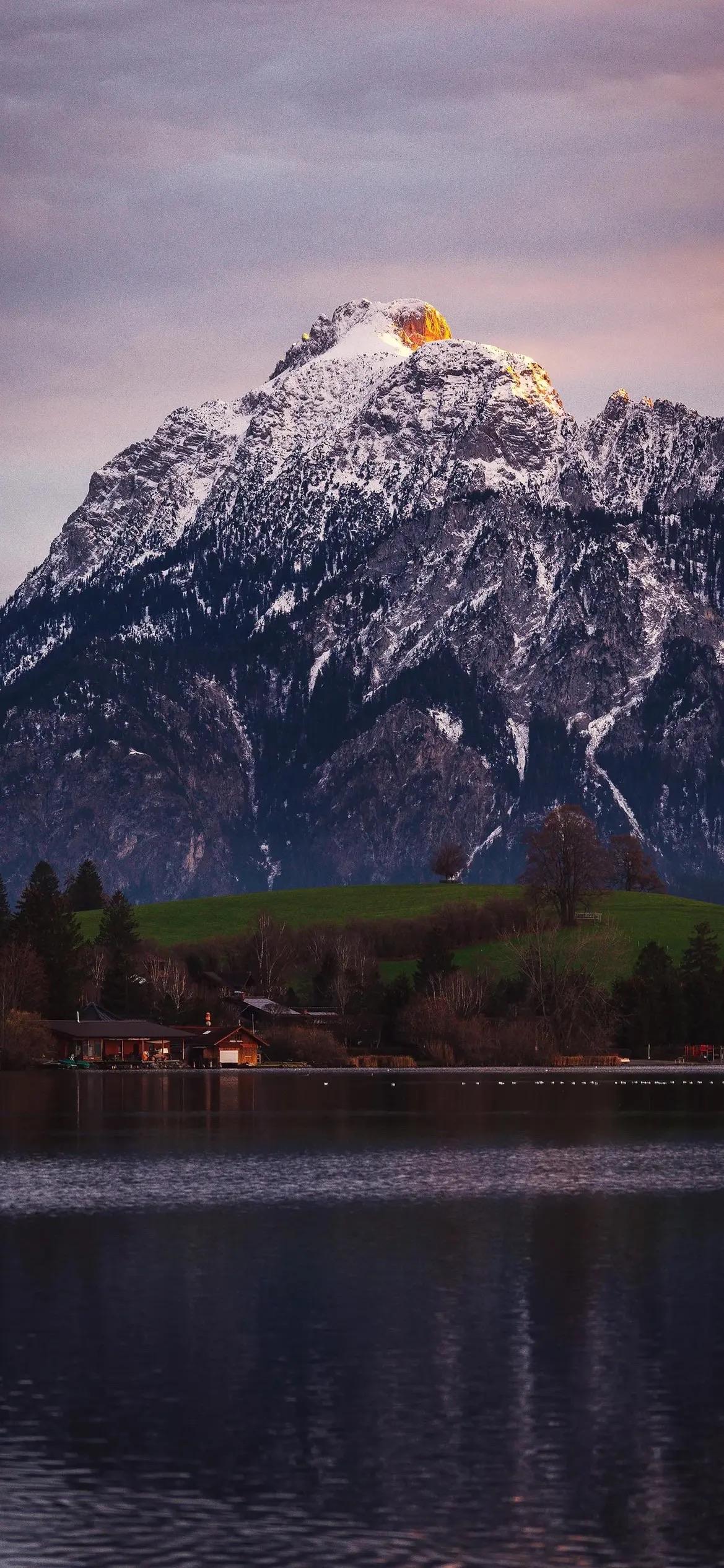 生活趣事类
1. 去银行办业务，前面一哥们输密码，输了三次都不对，把卡吞了。哥们
